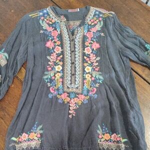 Johnny Was Charcoal Floral Embroidered Blouse Medium. Pre Owned